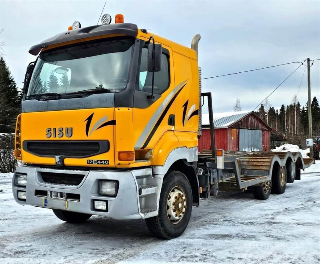 Sisu E12 440 8x2 Vrachtwagens voor bosbouwmachines