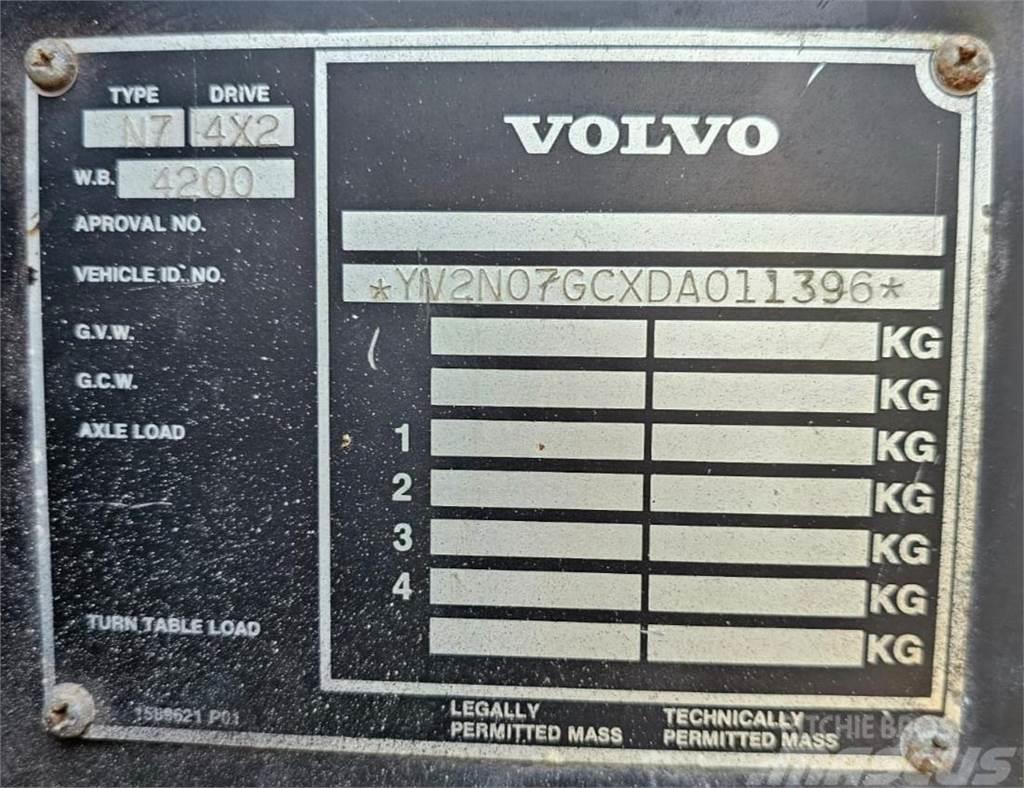 Volvo N7 6x2 Vlakke laadvloer met kraan