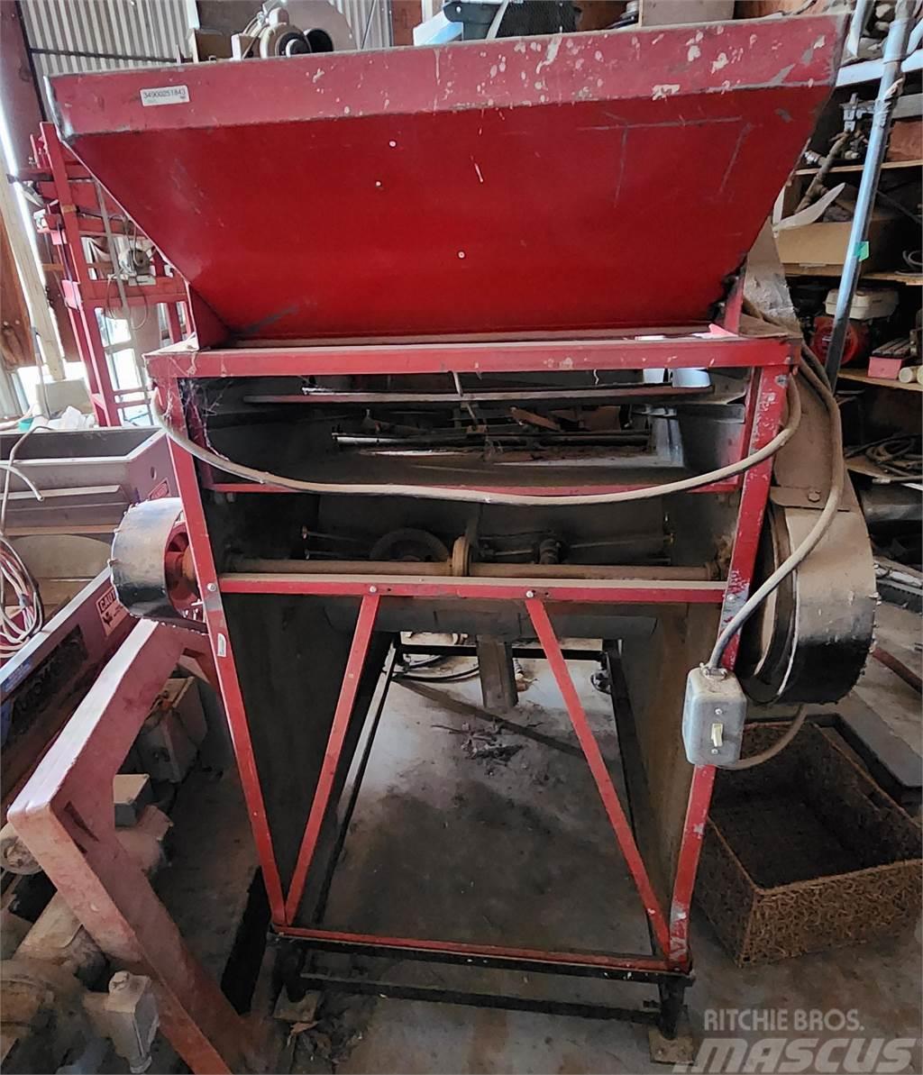 Clipper M2B Farm-Sized Seed & Grain Cleaner Anders