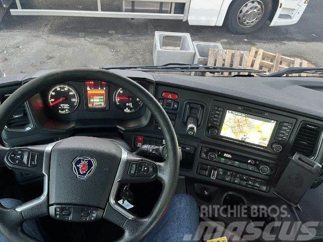 Scania P 450 B6x4HA Chassis met cabine