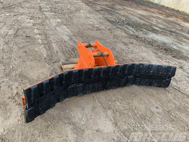  Scrapper Blade To suit 18 - 26 ton Excavator Bladen
