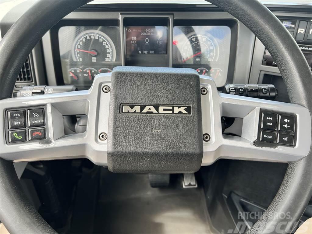 Mack AN64T Trekkers