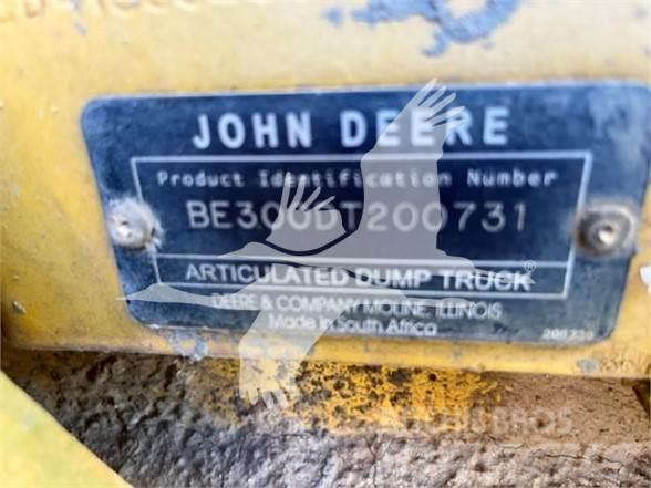 John Deere 300D Knik dumptrucks