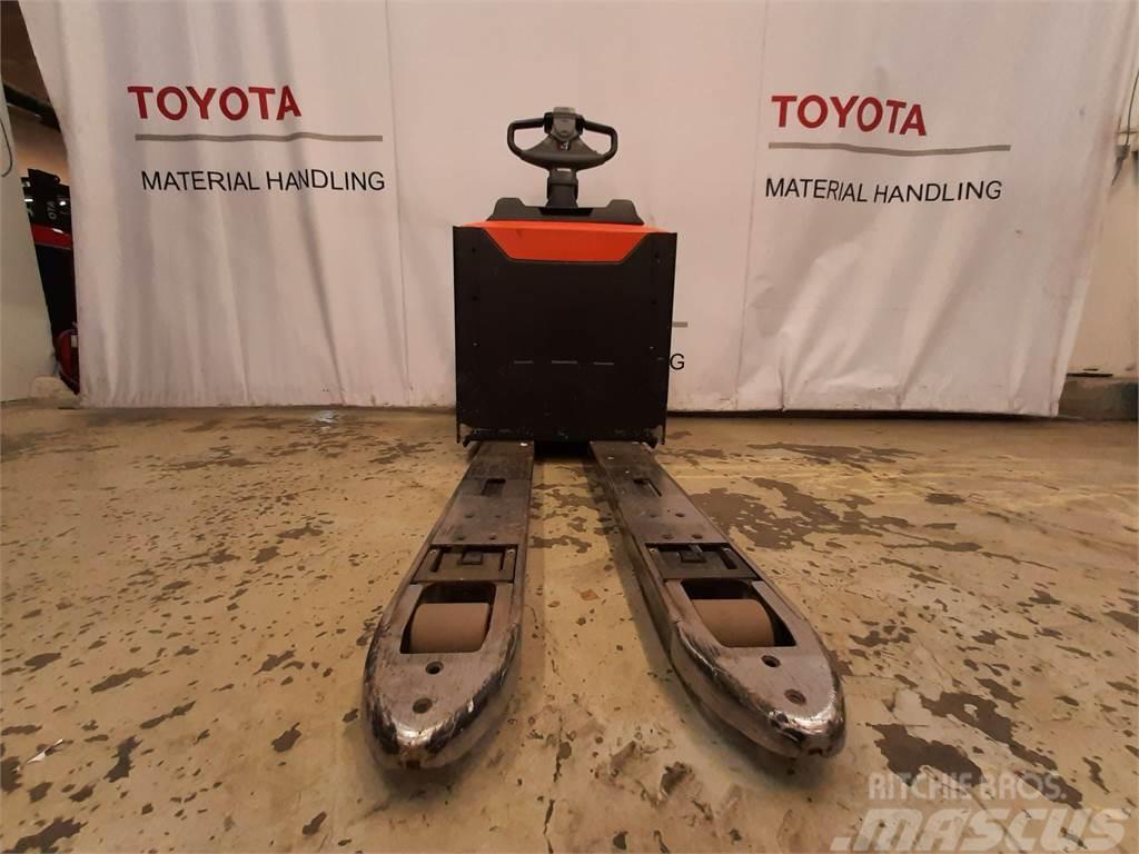 Toyota LPE200 Pallettruck met meerij platform