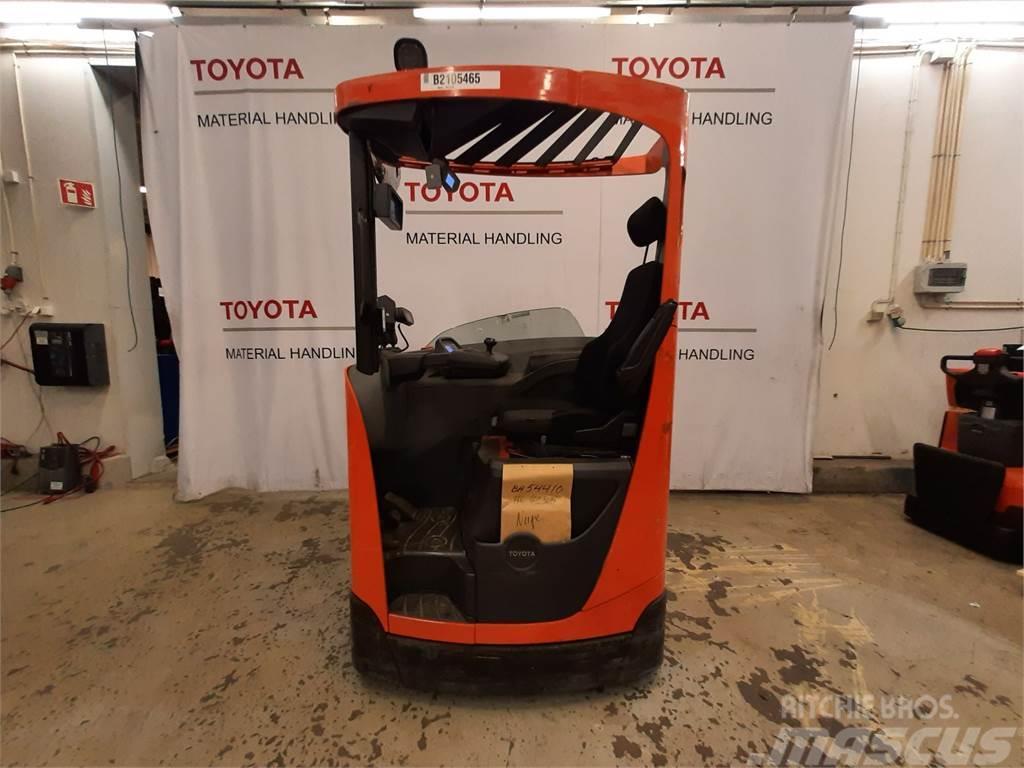 Toyota RRE140HE Reachtruck voor hoog niveau