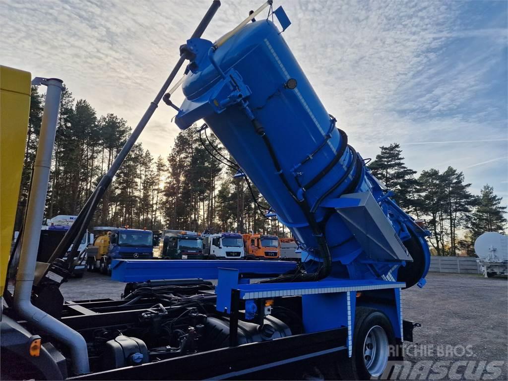 DAF WHALE 2012 WUKO for the collection of liquid waste Utiliteitsmachines