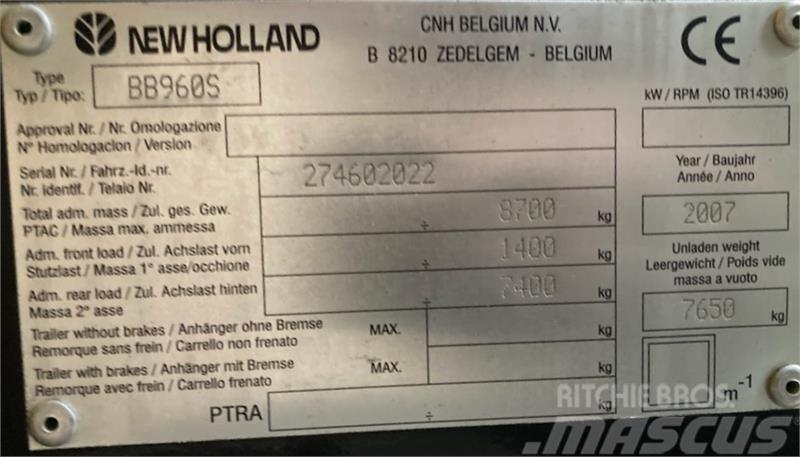 New Holland BB 960A M. Parkland ballevogn Vierkante balenpers